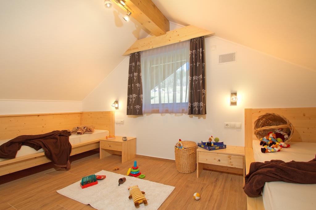 Stiflerhof Apartamento Falzes Habitación foto