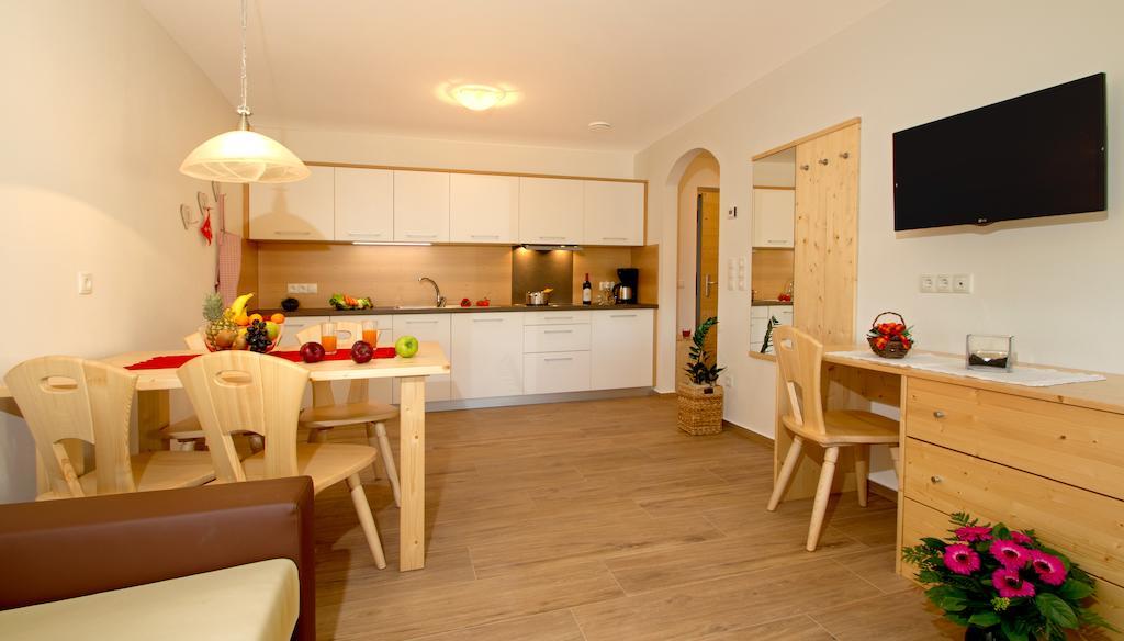 Stiflerhof Apartamento Falzes Habitación foto